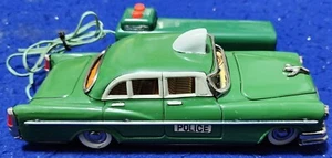 Coche de policía de hojalata 1956 Chevy línea a batería juguetes Mar probados funcionando - Imagen 1 de 10