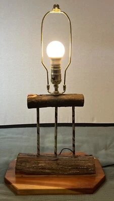 VTG Table Lamp Wood Logs Arrows Hunting Cabin Decor Camo Man Cave EUC - Image 1 of 4