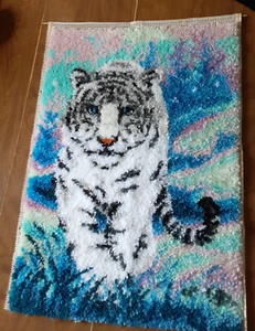 Black & White TIGER Latch Hook Rug COMPLETED blue pink 23" X 33" w canvas edge - Picture 1 of 2