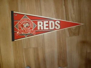 VINTAGE PENNANT FELT  1990  CINCINNATI REDS NL  CHAMPIONS 30X12 CLEAN 29X 12NICE - Picture 1 of 3