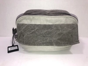 Mona B. Christian Upcycled Canvas Kulturbeutel Dopp Kit mit veganem Lederbesatz  - Bild 1 von 9