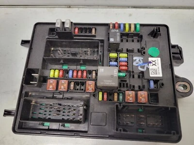 2010-2012 Cadillac SRX Fuse Relay Box Oem - Image 1 of 4