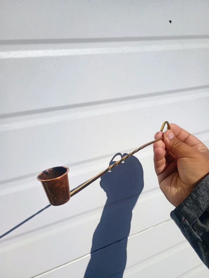 Vela de cobre vintage com cabo espiral de latão maciço 11" de comprimento - Imagem 1 de 4