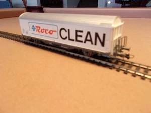 VINTAGE ROCO 46400 "CLEAN CAR" TRACK CLEANING COVERED FREIGHT CAR - Picture 1 of 3