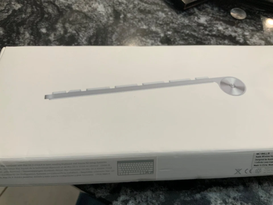 Apple A1314 Wireless Silver Slim Mini Keyboard NOT WORKING! W/BOX & manual - Image 1 of 4