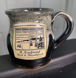 Tazza ceramica Deneen Pottery A Newfound Bed & Breakfast Bristol, NH nera 4" 2008 - Foto 1 di 8