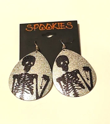 Pendientes Esqueleto Negro Sobre Fondo Plata - Halloween truco o trato ESPELUZNANTES Foto 1 de 3