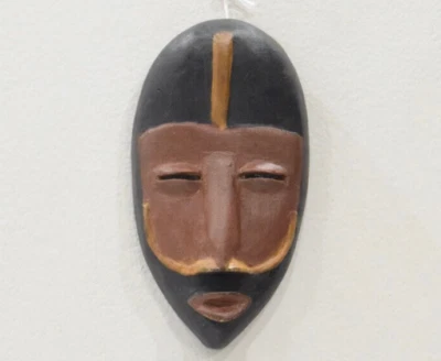 Máscara de madera bruñida africana Dan Liberia Foto 1 de 2