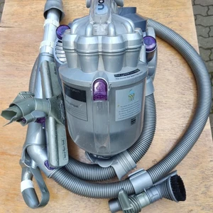 Dyson DC08---anschauen !!!! - Bild 1 von 18