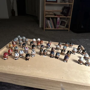 LOTE de 47 figuras de varios equipos y jugadores de la NFL TeenyMates - Imagen 1 de 12