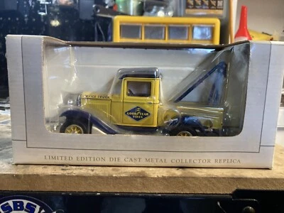 Camión de remolque Goodyear fundido a presión coleccionable Foto 1 de 4