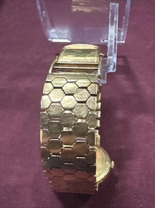 VINTAGE SILVANA SWISS 18 K Gold Watch MANUAL MOVEMENT 17 Rubies - Picture 1 of 4