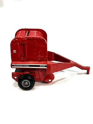 ERTL 1/64 Scale International Harvester Case IH 2400 Round Hay Baler Red - Image 1 of 4