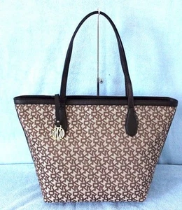 BORSA SHOPPER JACQUARD LOGO DKNY "Heritage con PVC SAFFIANO" NUOVA CON ETICHETTE - Foto 1 di 5