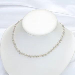 Collar con pequeñas piedras naturales grises - fina cadena minimalista Go - Imagen 1 de 4