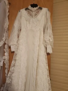 DAVID'S BRIDAL FULL SLEEVE BEADED LACE WEDDING DRESS WITH VEIL - Picture 1 of 7