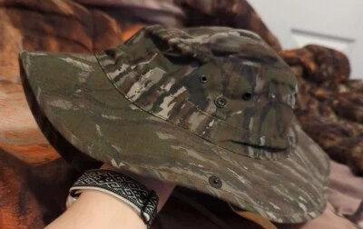 Army Camo Fishing Hunting Hat, size Large, with Leather Chinstrap — 第 1/2 张图片