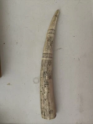 Colmillo de morsa de resina fundida “La corteza de Cavalier” Foto 1 de 2