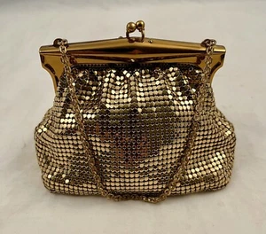 Vintage WHITING & DAVIS Small Gold Mesh Evening Bag Purse Kiss Lock Close Chain - Picture 1 of 5