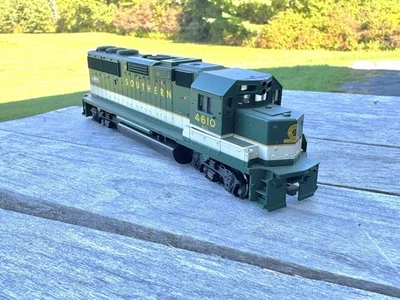 HO Scale Athearn 4766 SOU Southern Railway EMD GP60 Diesel Locomotive #4610 - Image 1 of 4