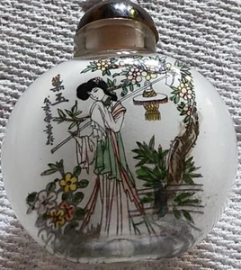 Small Reverse Painted Chinese Snuff Bottle Vintage - Picture 1 of 9