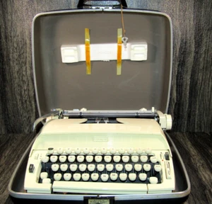 Máquina de escribir portátil Sears Roebuck Co S6V marfil 8716000 PICA para piezas - Imagen 1 de 19