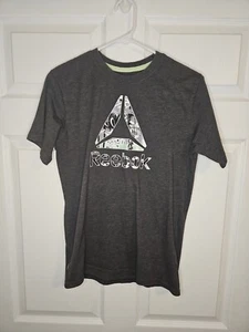 Reebok T Shirt Boys Size XXL (18) Short Sleeve Graphic Gray Graffiti Logo 2XL - Picture 1 of 4
