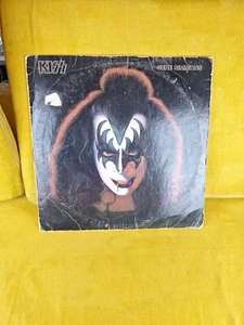 KISS ~ GENE SIMMONS 1978 SOLO LP NBLP 7120 Casablanca Records  - Foto 1 di 4