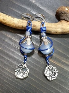 UNIQUE LT BLUE MOON LUCITE BEAD/SILVER ACCENT/SAPHIRE BLUE WIRE WRAP EARRINGS - Picture 1 of 1