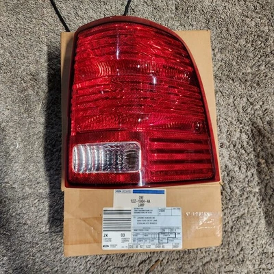NUEVO OEM 2002 2003 2004 2005 FORD EXPLORER LUZ TRASERA DERECHA 1L2Z-13404-AA #61 Foto 1 de 4