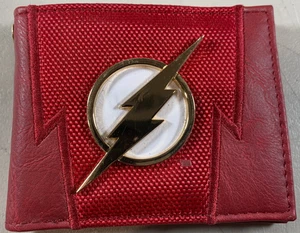New w/o Packaging Bioworld The Flash Bifold Wallet Red w/ Metal Gold Tone Logo - Picture 1 of 5