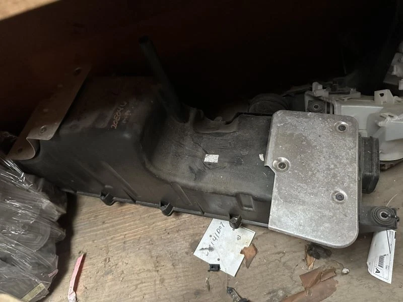 Air Cleaner Manual Transmission Fits 08-15 AUDI R8 1224224 - Image 1 of 4