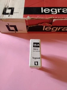 Legrand Porzellansicherung 15 Ampere Stifte Ø 7 mm Abstand 2 cm Neu  - Bild 1 von 2