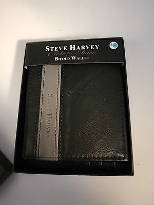 Cartera Steve Harvey para hombre doble pliegue, negra con tira gris Foto 1 de 4