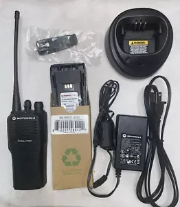 Refurbished Motorola CP200 Radio 4 Watt UHF 4 CH AAH50RDC9AA1AN With New Battery - Picture 1 of 6