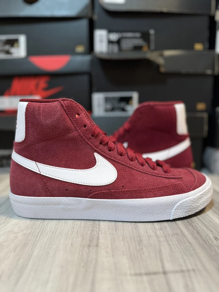 Nike Blazer Mid 77 GS Team Rojo Gamuza TOTALMENTE NUEVO Talla 6Y Foto 1 de 1