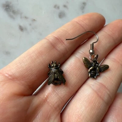Nuevo Conjunto de Pendientes Colgantes Bronce Abeja y Mosca Hechos a Mano Caprichoso Foto 1 de 4
