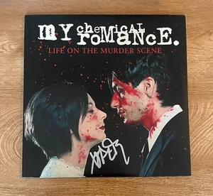 * FRANK IERO * álbum firmado * MI ROMANCE QUÍMICO * VIDA EN LA ESCENA DEL ASESINATO * - Imagen 1 de 2