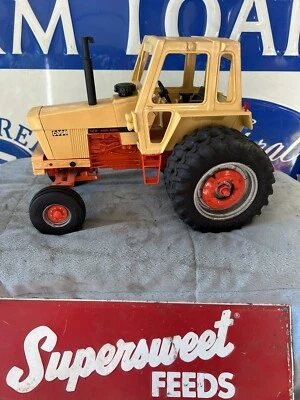 Case IH 1170 Tractor Ertl 1/16th Scale Older Custom - Image 1 of 4