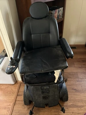 Silla de ruedas eléctrica Quantum Q6 Edge Foto 1 de 3