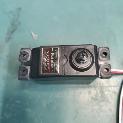 Futaba Servo Coreless S9255 -Digital 0.16s/9.0Kg in good condition with mounts - Image 1 of 2