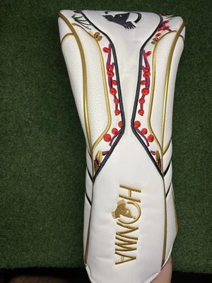 Capa feminina bordada HONMA BERES Aizu Driver - Imagem 1 de 4