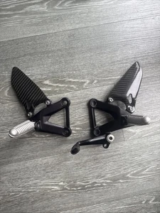 Original-Zubehör-Hersteller Ducati 848, 1098, 1198 Fußstütze, Rearset, Fußrasten Aufhänger Peg, 82411461A - Bild 1 von 6