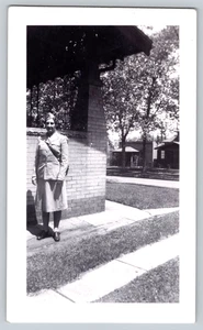 Foto Mai 1945 Dame in Militäruniform - Bild 1 von 2