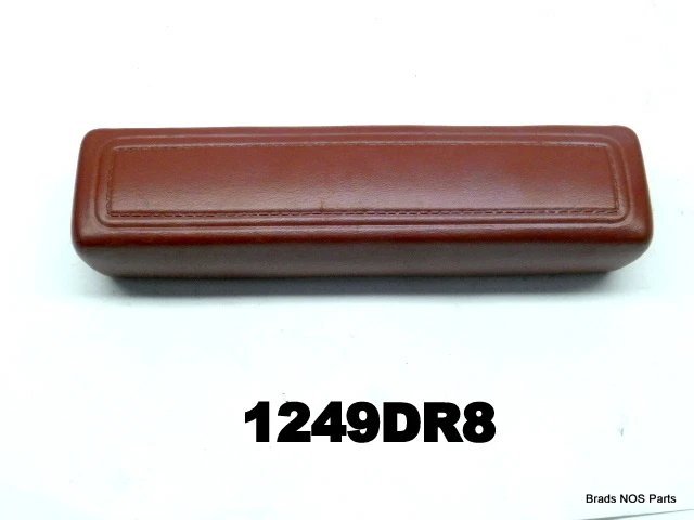 Новый из старых запасов MoPar 1968-1970 Plymouth GTX Dodge; 72-84 VAN FRT 9 «красный подлокотник подушечка 1249DR8 - Изображение 1 из 1