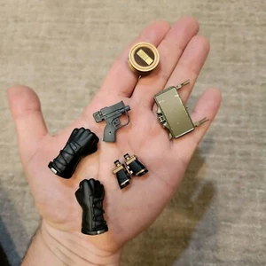 12" 1/6 Hot Toys VGM15 Metal Gear Solid 3 Snake Bomb Binoculars Hands Fists Lot - Picture 1 of 2