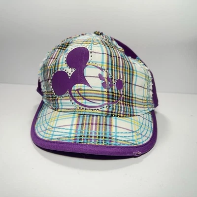 Gorra de béisbol de Mickey Mouse de los parques de Disney púrpura a cuadros con lentejuelas billete corto Foto 1 de 4