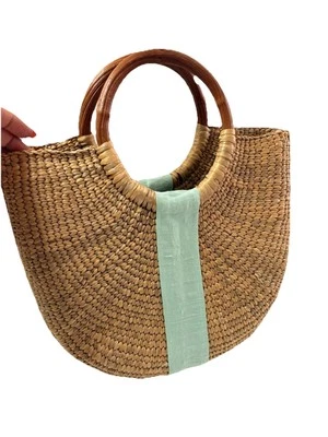 Bolso de Mano Queen Bea Studio Media Luna Paja Cinta Verde Usado en Excelente Condición Foto 1 de 4