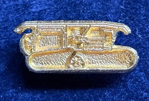 TIE PIN GOLD PLATED - IS IT A BULLDOZER ??!! PHOTOS MAY HELP TO IDENTIFY ! - Picture 1 of 6