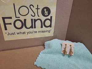 Vintage antike goldfarbene Ohrhänger mit Schraubverschluss Blume Callalily * SIEHE BILDER - Bild 1 von 8